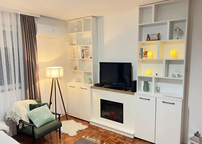 Ogledalce, 51m2, Potpuno Opremljeno, Smestaj 公寓 Kruševac