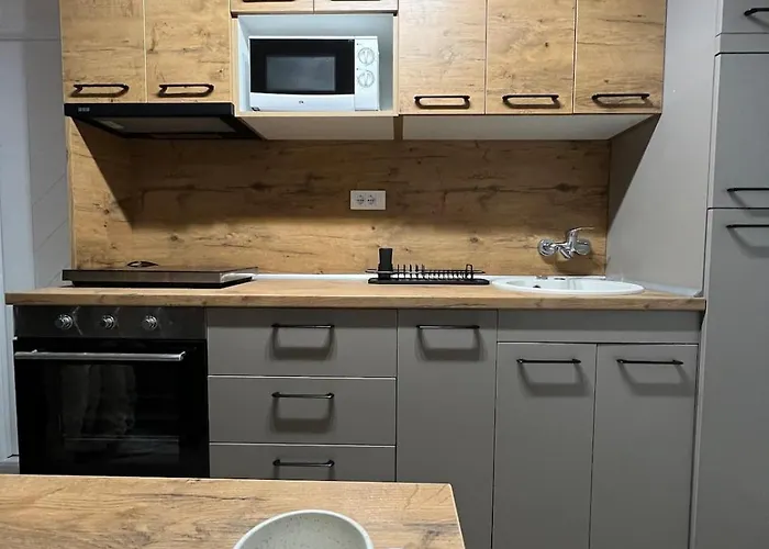 公寓 Ogledalce, 51m2, Potpuno Opremljeno, Smestaj Kruševac